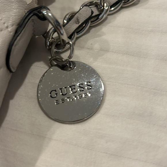 GUESS Purse black with sliver chain - Picture 5 of 13